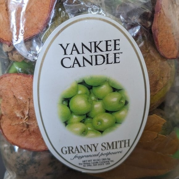 Yankee Candle Granny Smith Fragranced Dry Potpourri Bag, 10 oz. - Picture 6 of 8